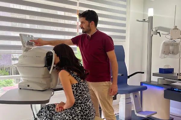 Op. Dr. Ömer TAKEŞ Göz Hastalıkları ve Cerrahisi Kliniği, Akıllı Lens, Lazer, Göz Kapağı Estetiği,Katarakt. - Resim 10