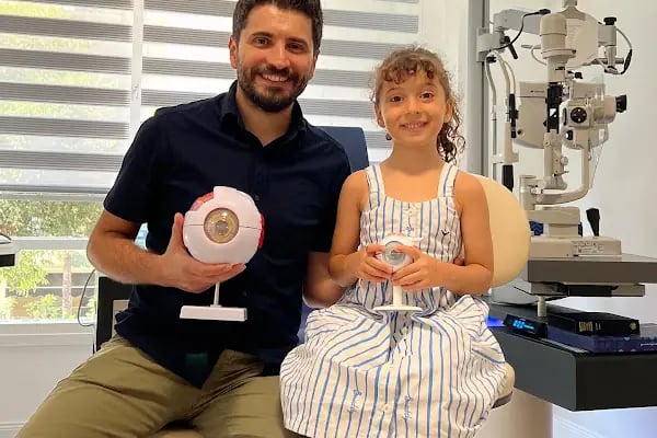 Op. Dr. Ömer TAKEŞ Göz Hastalıkları ve Cerrahisi Kliniği, Akıllı Lens, Lazer, Göz Kapağı Estetiği,Katarakt. - Resim 2