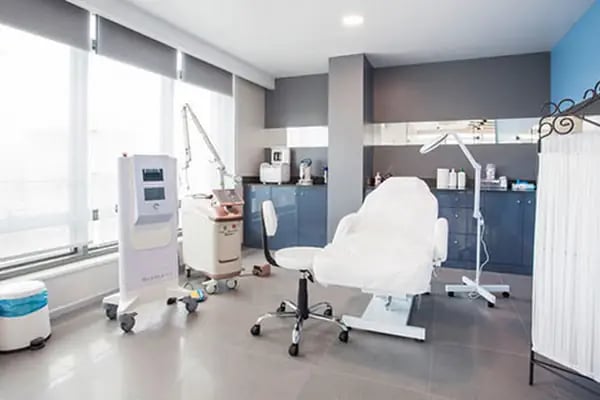 Uzm.Dr. Ayça TUĞRUL - Dermatoloji Uzmanı - Resim 5