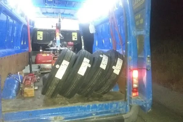 En yakın lastikçi Mersin .Toroslar Mobil lastikçi .Otoban lastikçi.mersin mobil lastikçi.TEZ OTO LASTİK 7/24 - Resim 3
