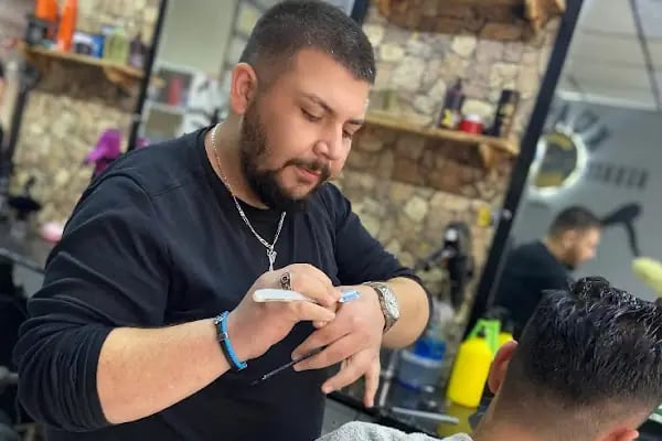 Saloon Değişim Erkek Kuaförü - Resim 20