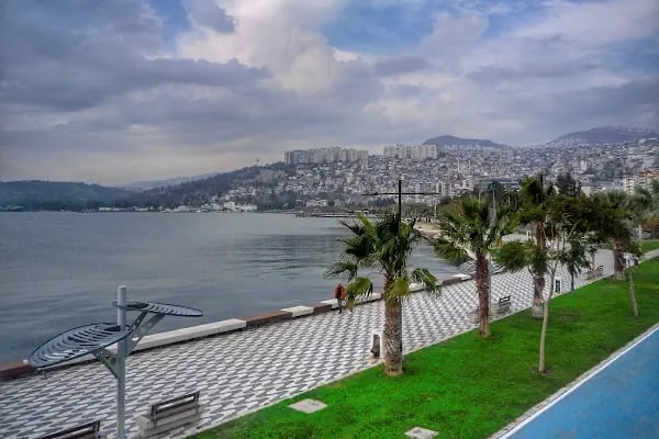 Bayraklı Sahil piknik akanı - Resim 3