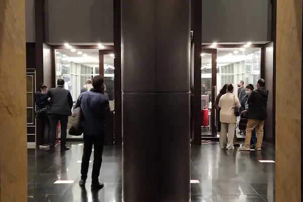 Cüneyt Gökçer Sahnesi - Resim 11