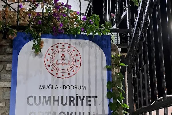 Cumhuriyet Ortaokulu - Resim 8