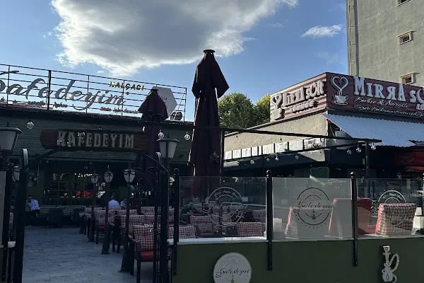 Kafedeyim Cafe - Resim 12