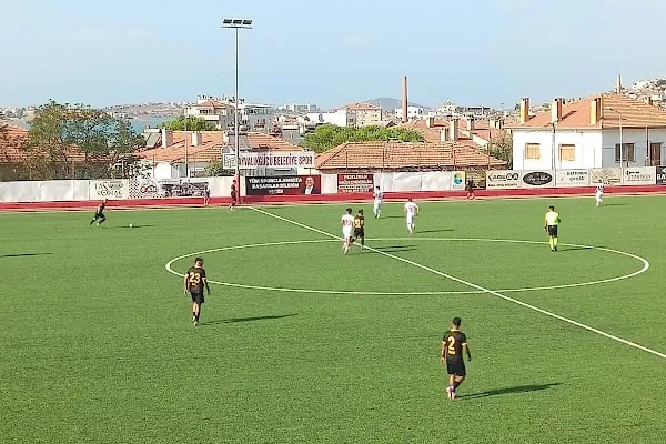 Hüsnü Uğural Stadı - Resim 2