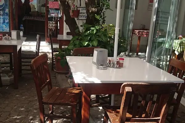 Üstün Cafe - Resim 17