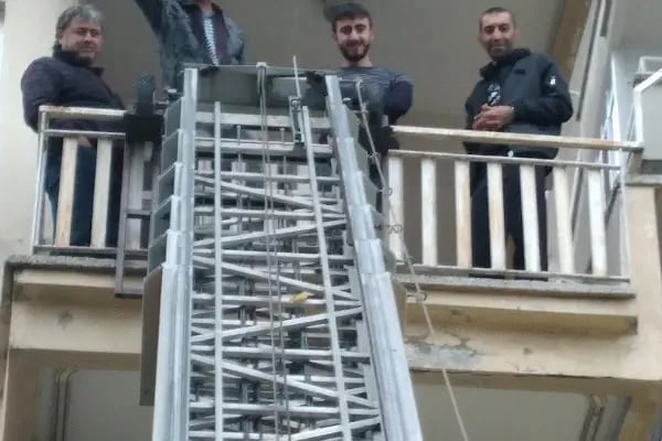 Tramvay Durağı - Resim 12
