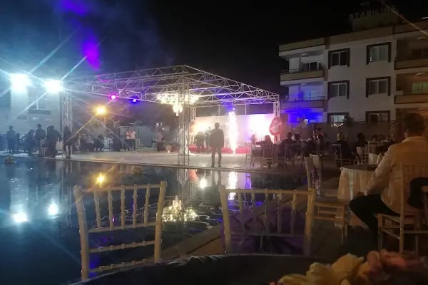 Çeceli Park Yüzme Havuzu - Halı Saha -Tuğba Balo Düğün Salonu - Resim 15
