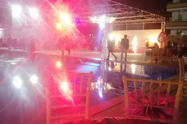 Çeceli Park Yüzme Havuzu - Halı Saha -Tuğba Balo Düğün Salonu - Resim 19