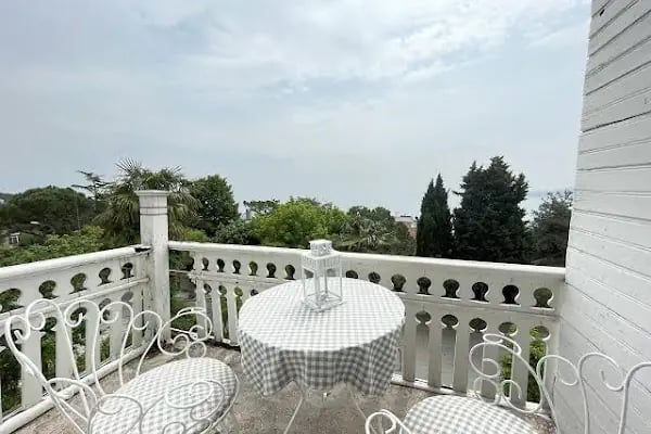 Kınalıada Nisi Pansiyon &amp; Restoran - Resim 5