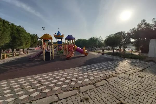 Gölet Park Alanı - Resim 14