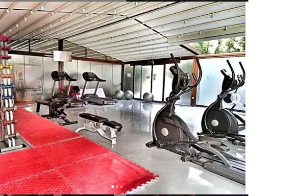 LIFE LINE SPORTS CENTER - Resim 6