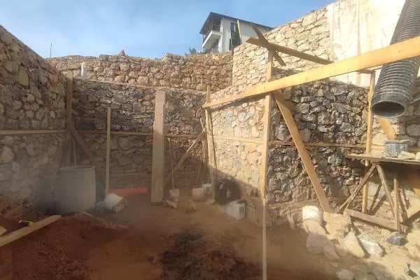 Alanya Kırım yıkım nakliye mini kepçe tadilat İzolasyon taş duvar taş bina restorasyon - Resim 5