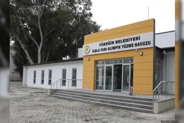 Kışla yarı olimpik yüzme havuzu - Resim 10