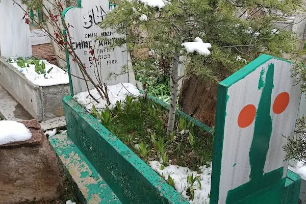 Uluırmak Mezarlığı - Resim 4