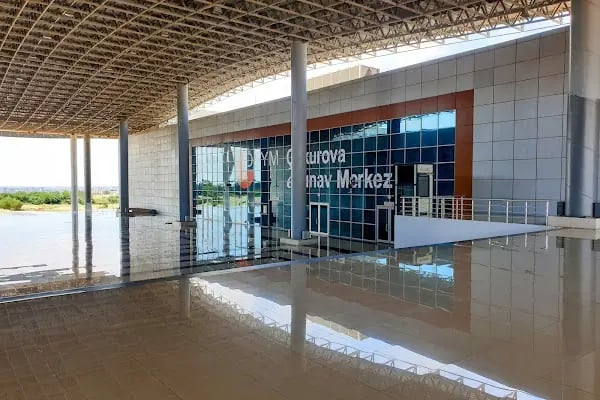 Çukurova Üniversitesi Kongre Merkezi - Resim 2
