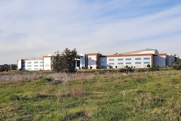 Çukurova Üniversitesi Kongre Merkezi - Resim 4