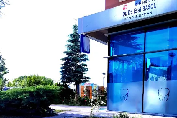 Diş Hekimi Protez Uzmanı. Dr. Dt. Esat Başol, Gülüş Tasarımı ve İmplant Klinikleri. İmplant/ Zirkonyum/ Estetik Diş Hekimliği - Resim 3