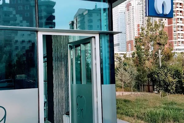 Diş Hekimi Protez Uzmanı. Dr. Dt. Esat Başol, Gülüş Tasarımı ve İmplant Klinikleri. İmplant/ Zirkonyum/ Estetik Diş Hekimliği - Resim 4