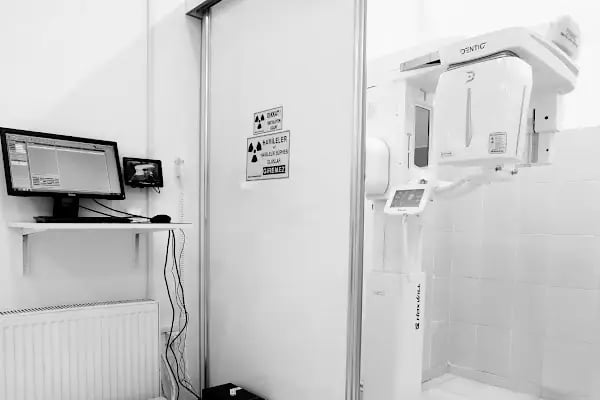 Diş Hekimi Protez Uzmanı. Dr. Dt. Esat Başol, Gülüş Tasarımı ve İmplant Klinikleri. İmplant/ Zirkonyum/ Estetik Diş Hekimliği - Resim 7