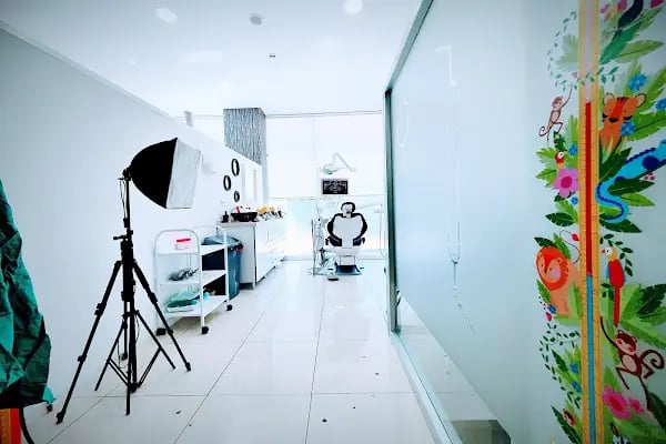 Diş Hekimi Protez Uzmanı. Dr. Dt. Esat Başol, Gülüş Tasarımı ve İmplant Klinikleri. İmplant/ Zirkonyum/ Estetik Diş Hekimliği - Resim 17