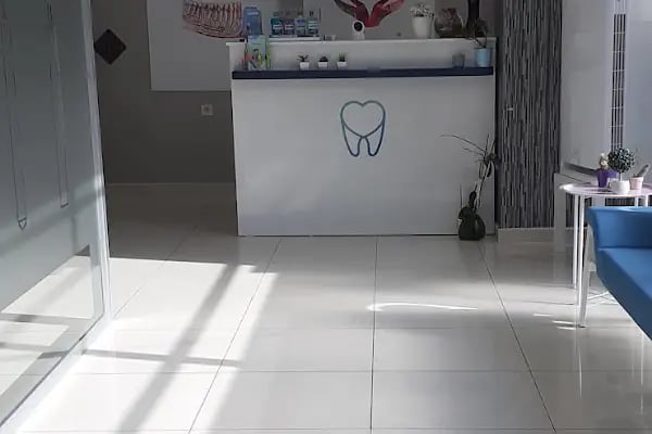 Diş Hekimi Protez Uzmanı. Dr. Dt. Esat Başol, Gülüş Tasarımı ve İmplant Klinikleri. İmplant/ Zirkonyum/ Estetik Diş Hekimliği - Resim 11