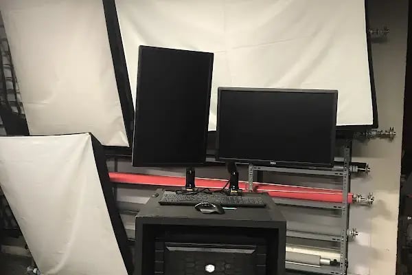 BLACKOUT STUDIO - Resim 15