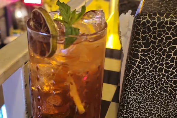 Beşiktaş Fennos Cafe Nargile Okey Salonu - Resim 8