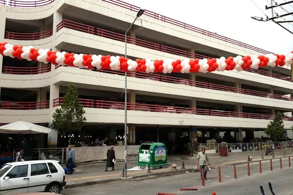 Bornova Belediyesi Katlı Otoparkı - Resim 2