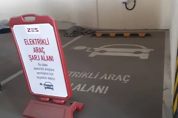 Bornova Belediyesi Katlı Otoparkı - Resim 4