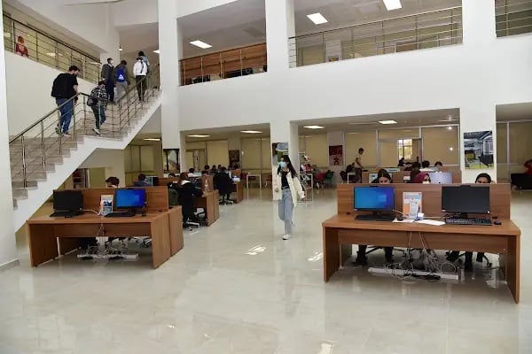 Balıkesir Üniversitesi Mehmet Akif ERSOY Kütüphanesi - Resim 3