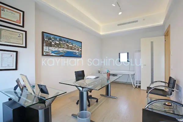 Dr Kayihan Sahinoglu Hair Transplant Clinic - Istanbul Turkey - Resim 6