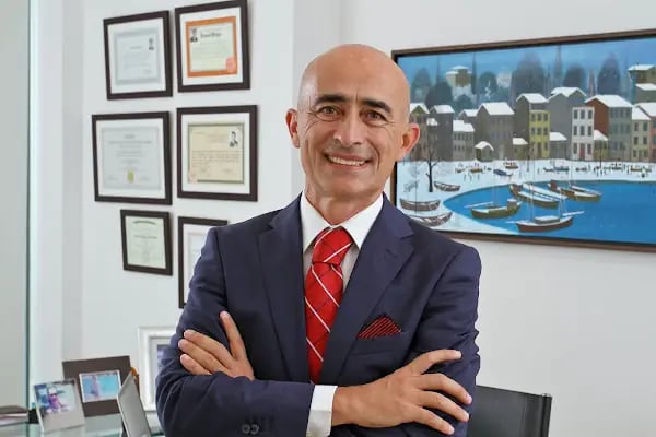Dr Kayihan Sahinoglu Hair Transplant Clinic - Istanbul Turkey - Resim 4
