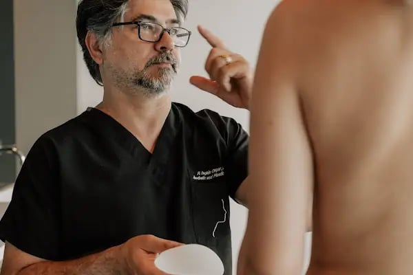 Op. Dr. H. Seçkin Okşar Estetik,Plastik ve Rekonstrüktif Cerrahi Kliniği - Resim 13
