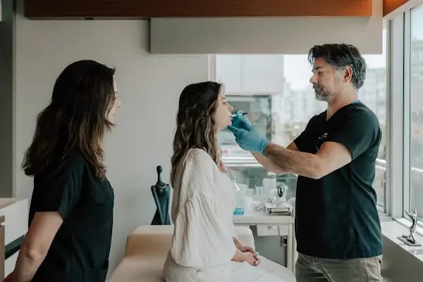 Op. Dr. H. Seçkin Okşar Estetik,Plastik ve Rekonstrüktif Cerrahi Kliniği - Resim 16