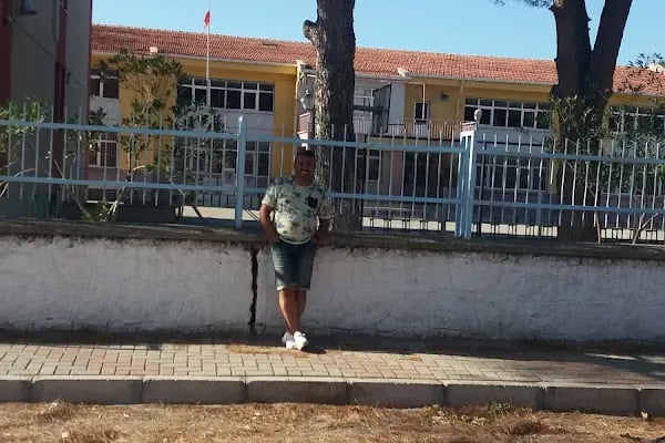 Ulubatlı Hasan İlköğretim Okulu - Resim 2