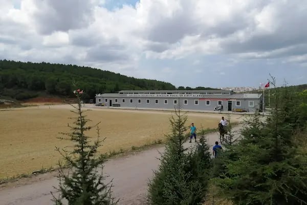 Çayırova Belediyesi Binicilik Tesisi ve Cirit Alanı - Resim 13