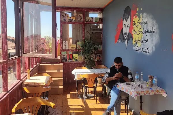 Hangimiz Sevmedik Cafe - Resim 13
