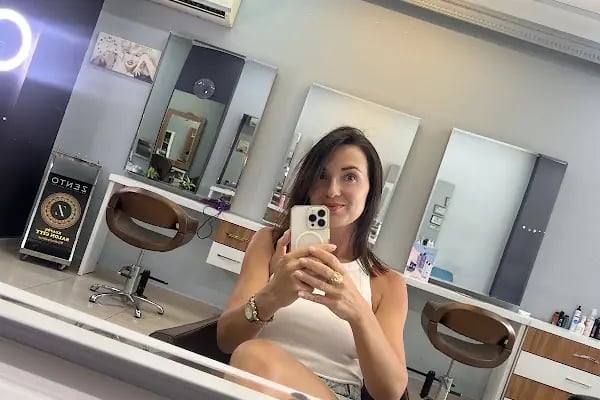 Hüsnü Yüksel Kuaför &amp; Hairdresser &amp; Парикмахер &amp; Friseur - Resim 3