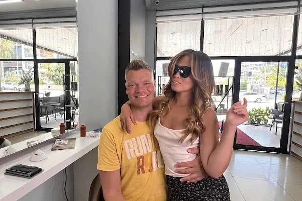 Hüsnü Yüksel Kuaför &amp; Hairdresser &amp; Парикмахер &amp; Friseur - Resim 6