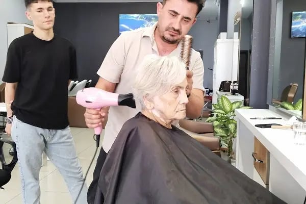 Hüsnü Yüksel Kuaför &amp; Hairdresser &amp; Парикмахер &amp; Friseur - Resim 15
