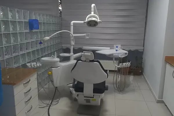 Dent Aydınlıkevler Diş Polikliniği - Resim 18