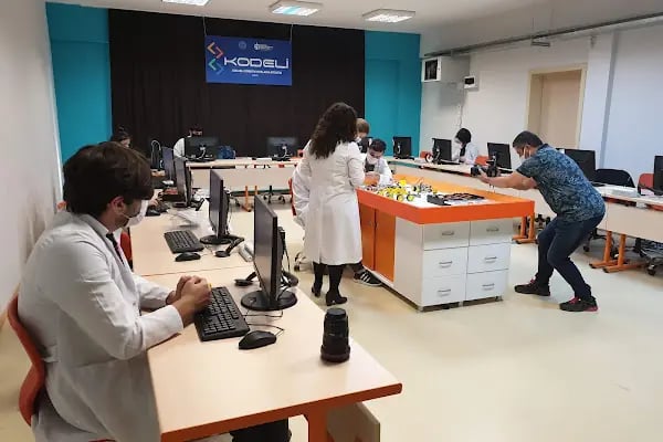 Karşıyaka Tüpraş Mesleki ve Teknik Anadolu Lisesi - Resim 19