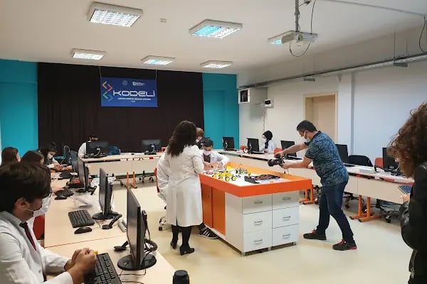 Karşıyaka Tüpraş Mesleki ve Teknik Anadolu Lisesi - Resim 2