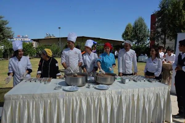 Nezihe Yalvaç Turizm Mesleki Teknik ve Anadolu Lisesi - Resim 7