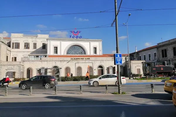 Alsancak Gar Tramvay Durağı - Resim 8