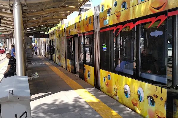 Alsancak Gar Tramvay Durağı - Resim 18