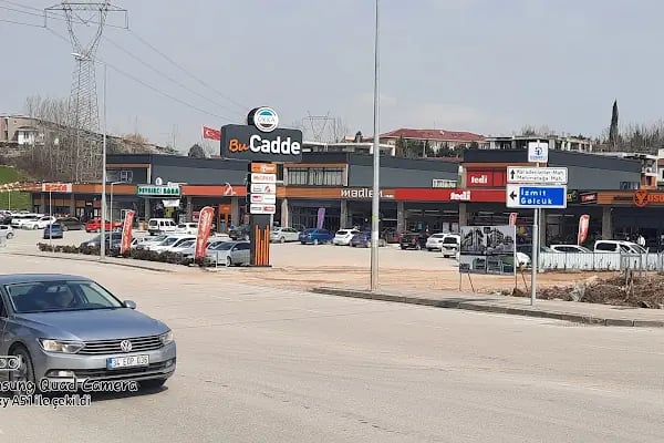Okka bu cadde - Resim 1