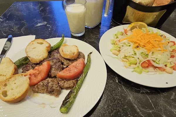 Tarık Usta Köfte - Resim 3